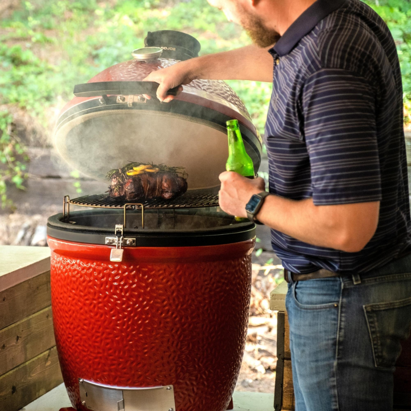 Kamado Joe - Classic Joe™ III 18-inch Free Standing Charcoal Grill in Red